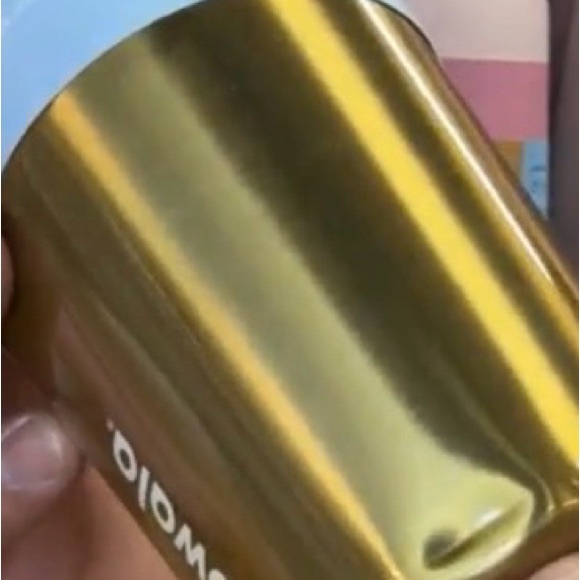 Owala gold 30 oz tumbler - Picture 3 of 3